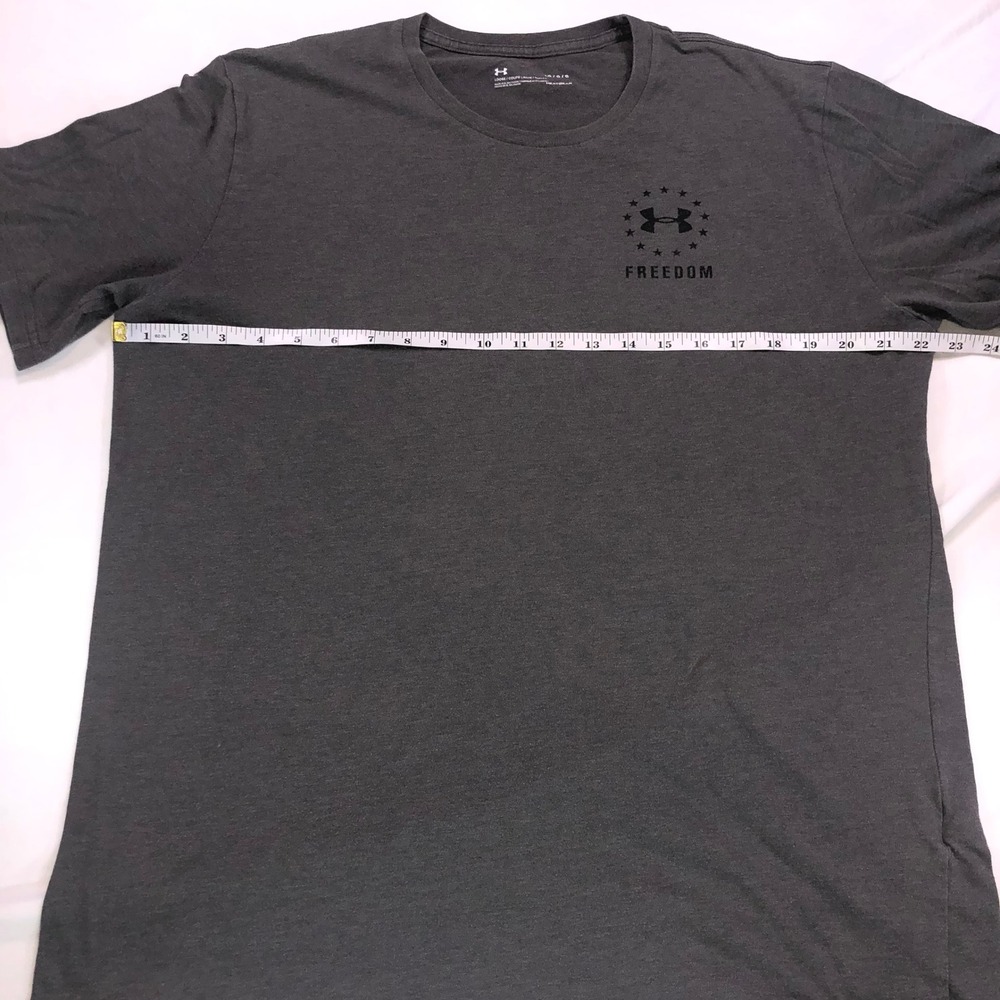 Lot of 2 Mens Under Armour Freedom‎ & Fish Hook Logo T-Shirts Gray Black LG